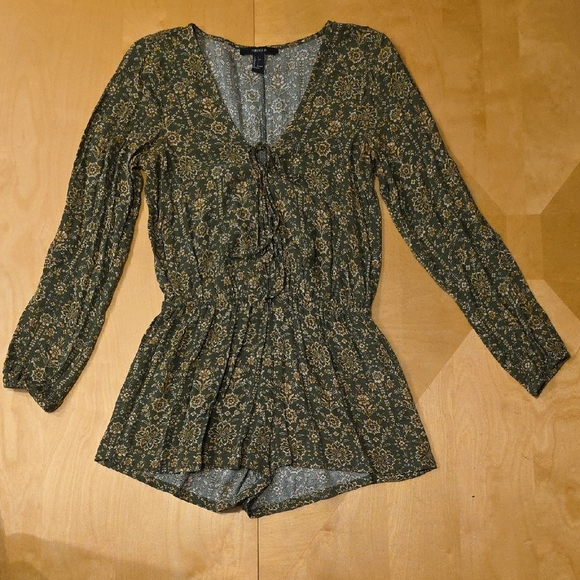 Forever 21-Floral Green Long Sleeve  Romper - Picture 1 of 7